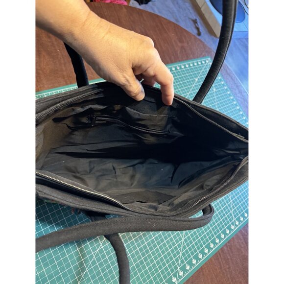 Embroidered Bohemian Handbag With Colorful Floral Pattern & Beaded Accents - Picture 4 of 4